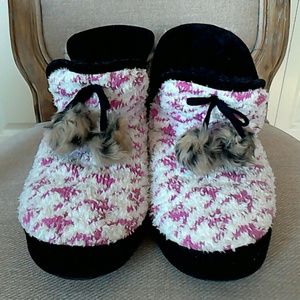 MUKLUKS Multi-Color Pull-On Boot Slippers